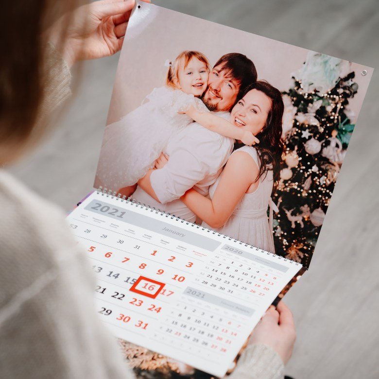 Four Easy Steps To Making A Custom Calendar - Photo Book Press