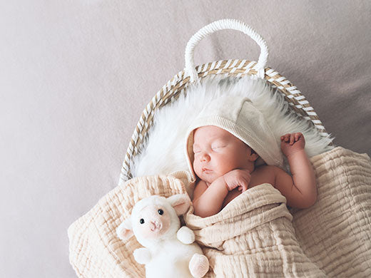 Should You Have A Newborn Photography Session At Home Or In A Studio?